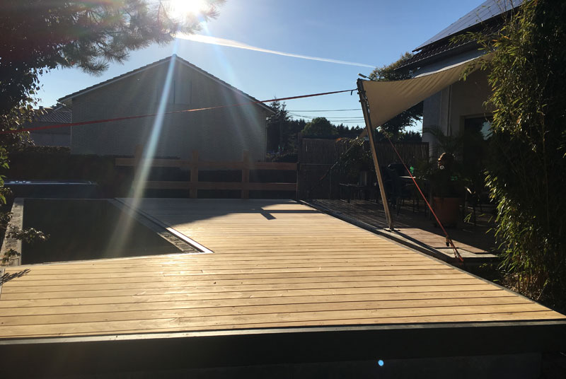 Podest aus Holz und Stahl - Terrasse Schwimmbad